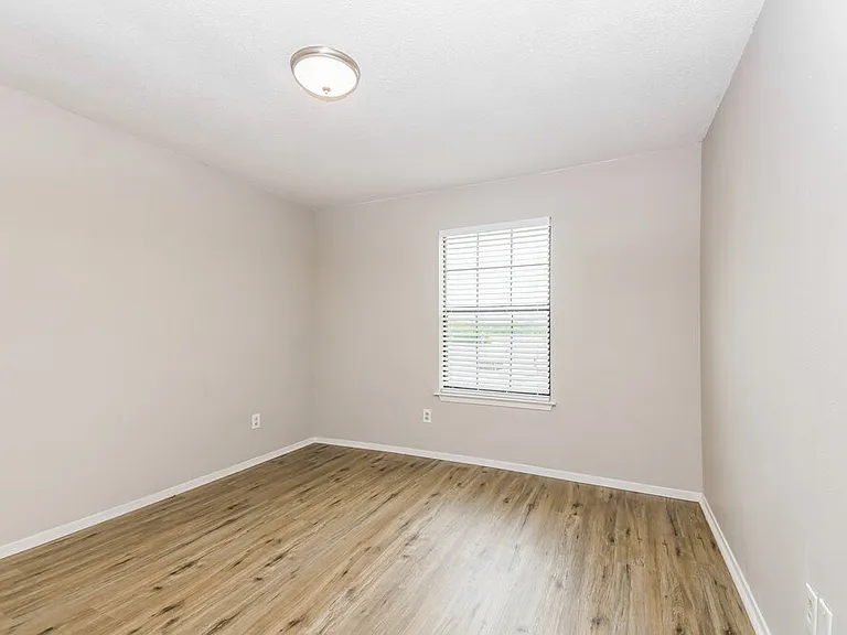 2325 Woodhollow Ave — Photo 13
