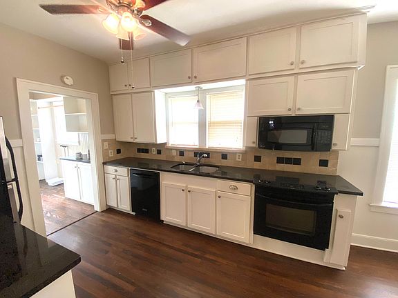 3rd image of 122 E Kaufman St