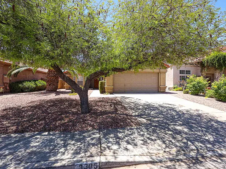 3305 E Wildwood Dr — Photo 3