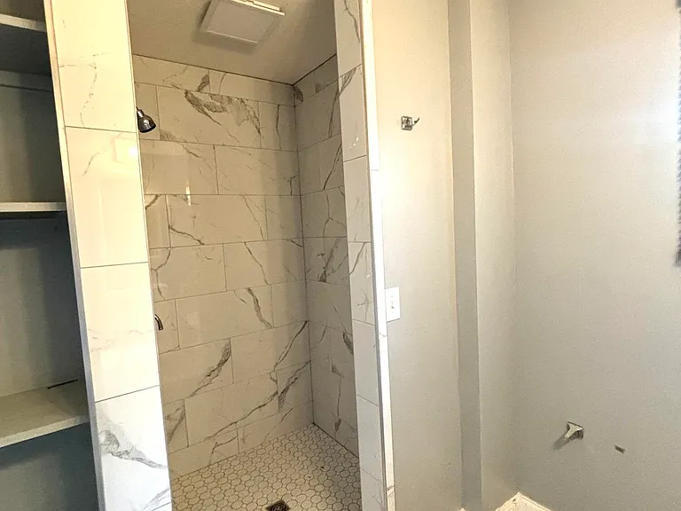 642 Crawford Ave — Photo 5