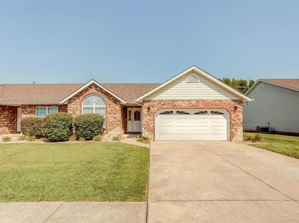 2215 Madero Dr, Belleville, IL 62221