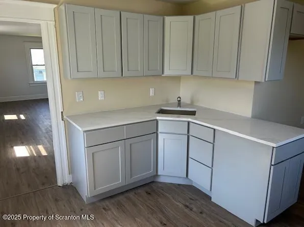 514 Miles Ave, Olyphant, PA 18447