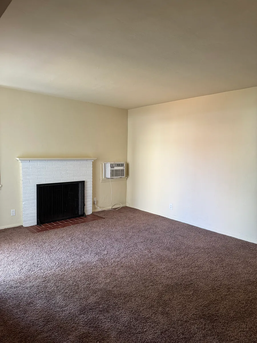 Building Photo - 2310 N Niagara St
