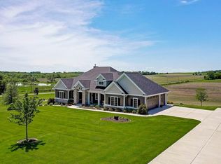 7145 Mile Rd, Sun Prairie, WI 53590