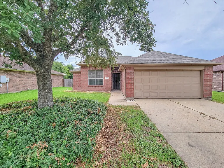16006 Hiram Clarke Rd — Photo 1
