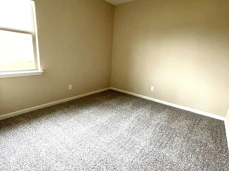 1149 Beaverwood Ln — Photo 4