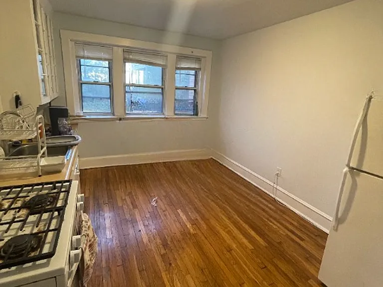 14A Lakeville Rd #11 — Photo 2