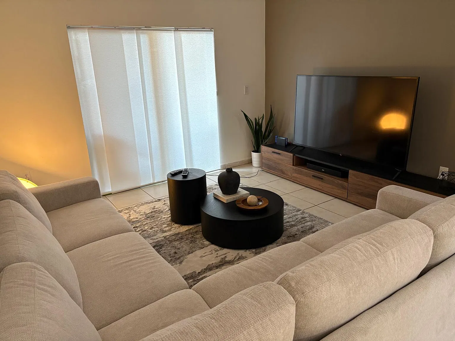 3 bed, 1109 sqft, $2,500 — Photo 2