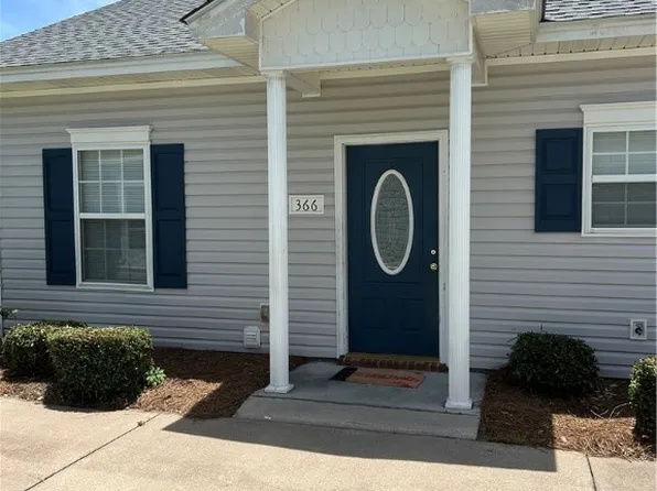 366 Moss Creek Ln, Brunswick, GA 31520