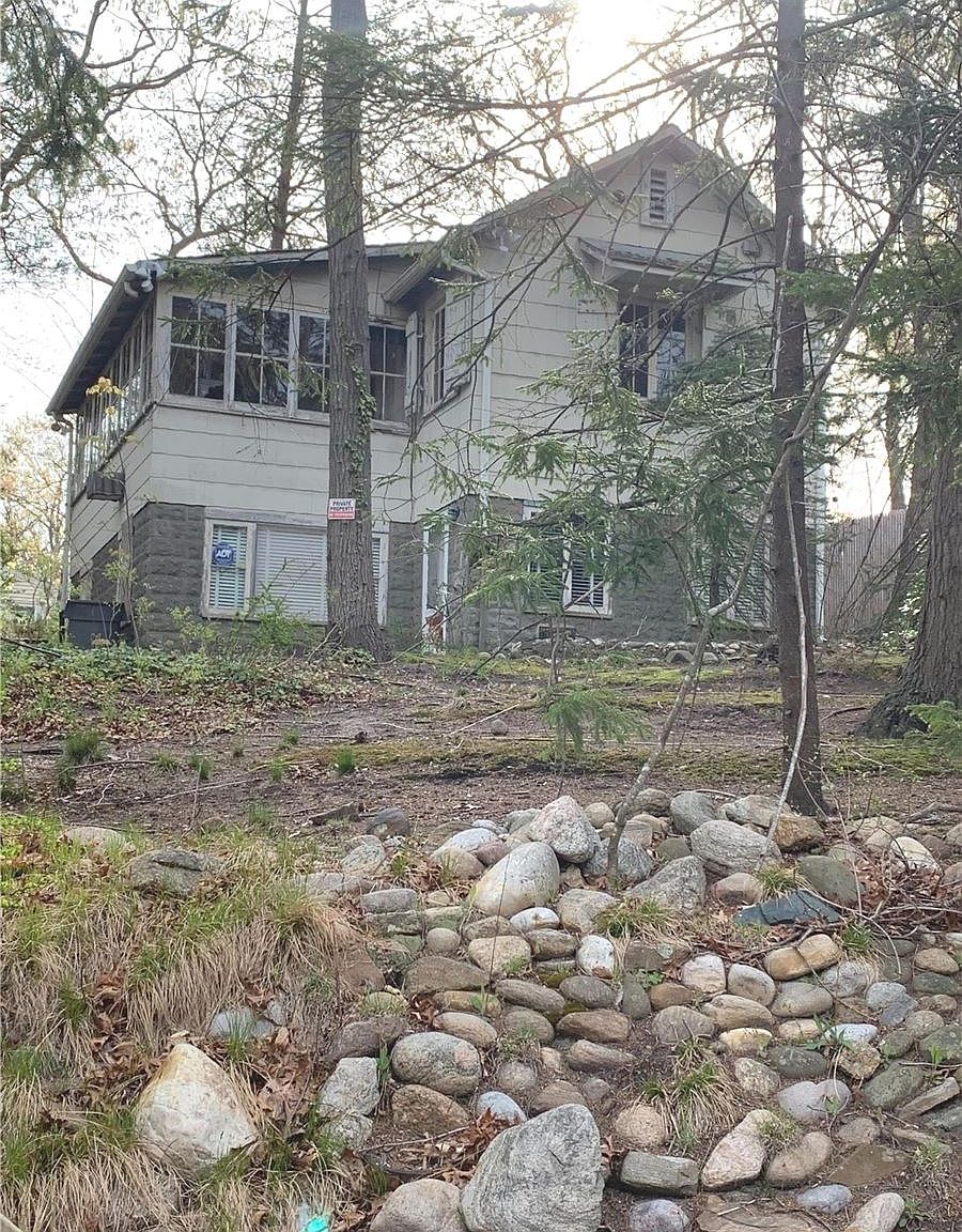 29 Bayville Drive, Sound Beach, NY 11789 Zillow