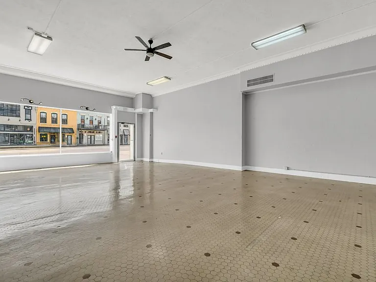 423 Main St — Photo 3