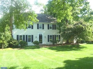 6 Meadow Ln, Pennington, NJ 08534