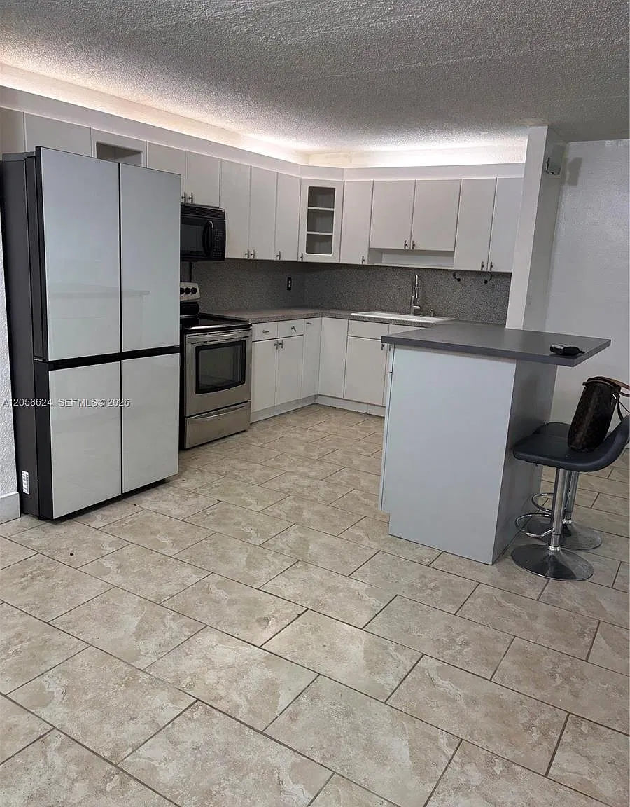 Naranja Lakes Condo No 5 — Photo 1