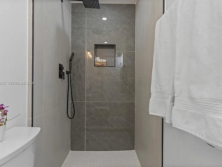 1473 NE 30th Ct — Photo 32