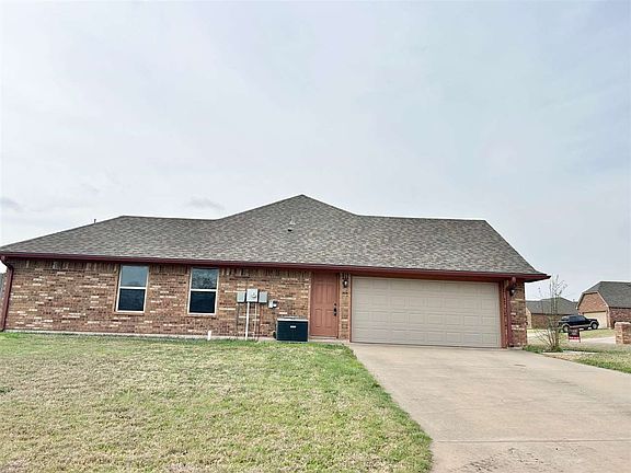 3rd image of 16 NE Summerwood Dr