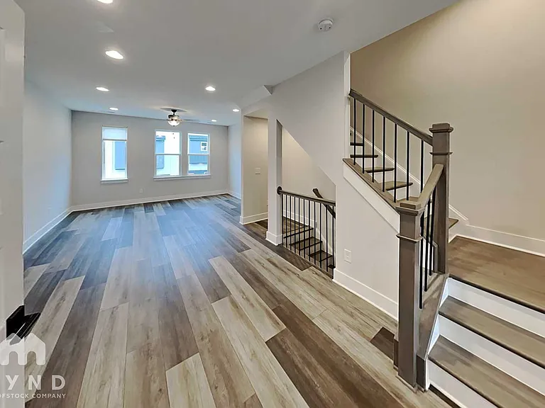 586 W End Dr — Photo 4