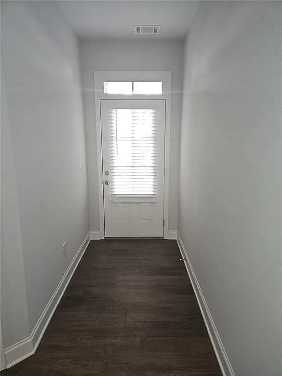 4 bed, 3.5 bath, 2703 sqft, $2,600 — Photo 2