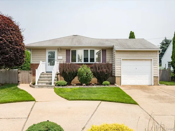 3191 N Jerusalem Road, Levittown, NY 11756