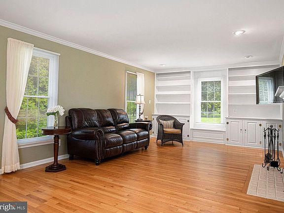 4th image of 139 Goucher Way