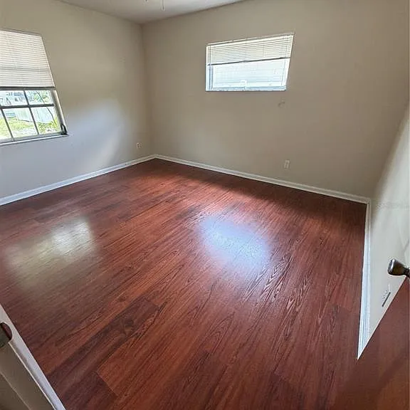 517 London Rd — Photo 9