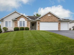 690 Charlemont Ln, Roscoe, IL 61073