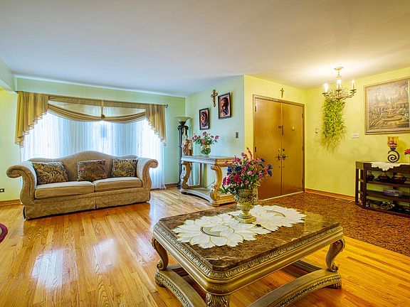 5th image of 8937 Oakdale Ct