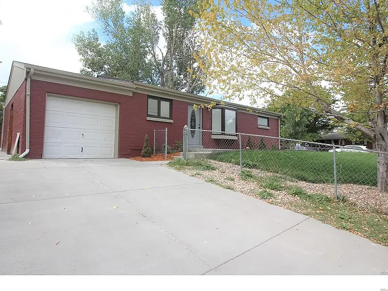 5427 Cody St — Photo 2