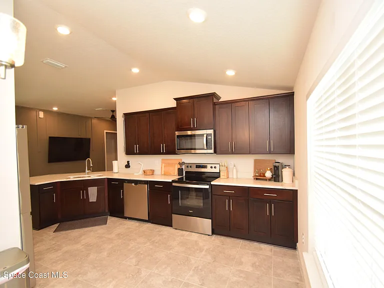 2585 Roygaris St NW — Photo 12