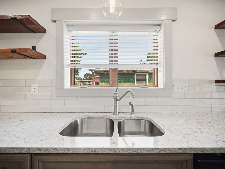 5703 N Regal St — Photo 3