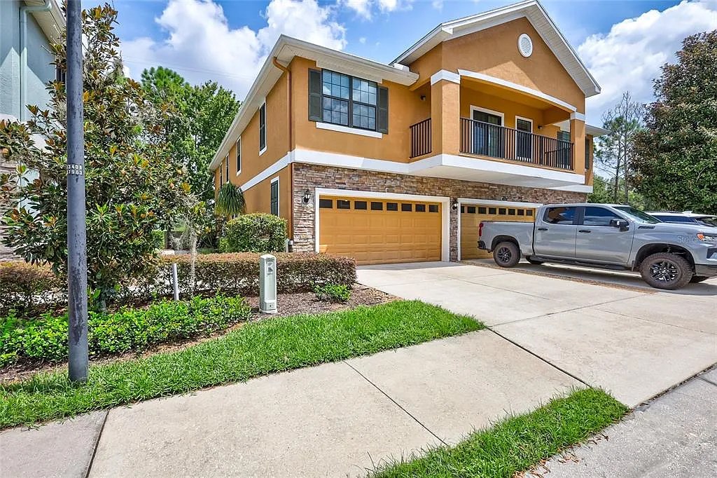 3 bed, 2.5 bath, 1760 sqft, $2,200 — Photo 2