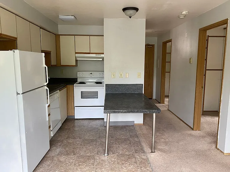 Adams Court Apartments — Photo 8