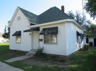 302 NW 1st St, Casey, IL 62420