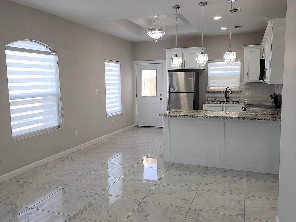 1018 N Woodson Ave #2