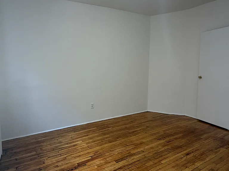 1109 1st Ave #5A — Photo 3