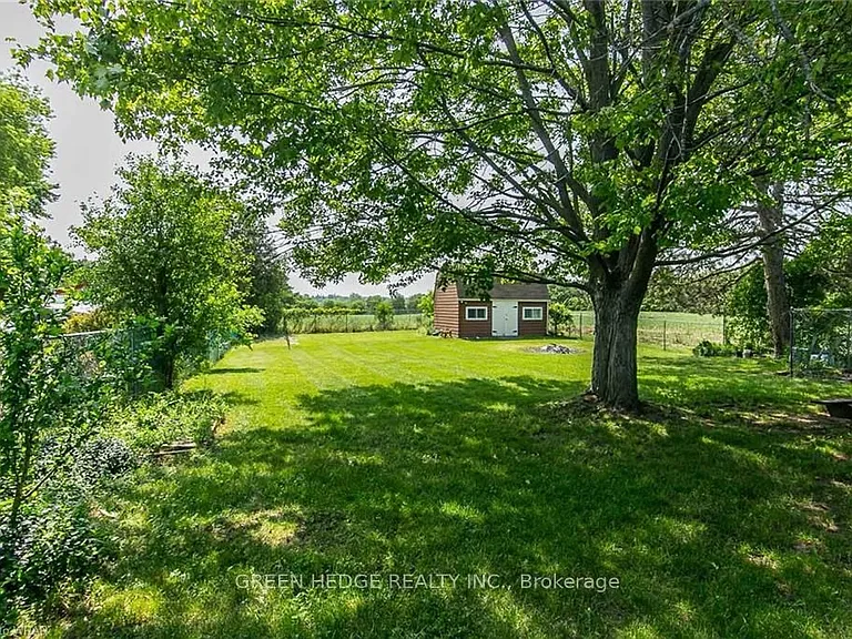 34 Stanley Ave — Photo 17