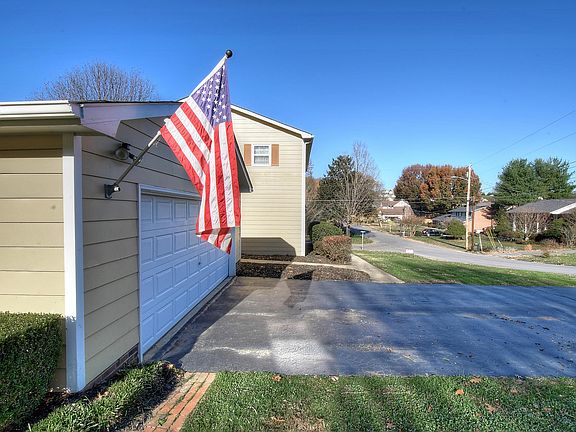 5th image of 2703 Steven Dr