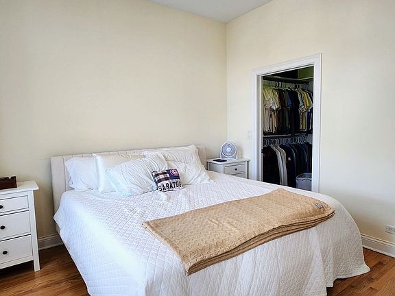 5th image of 918 W Belmont Ave #305