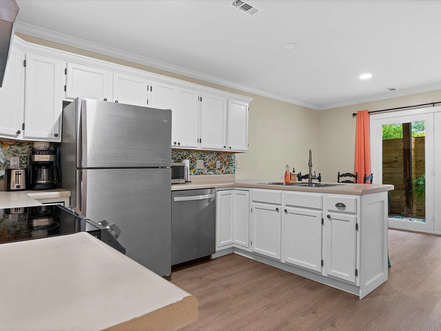 2 bed, 936 sqft, $2,100 — Photo 2