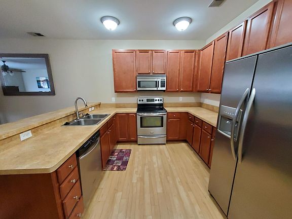 3rd image of 5321 Warminster Dr Unit 104