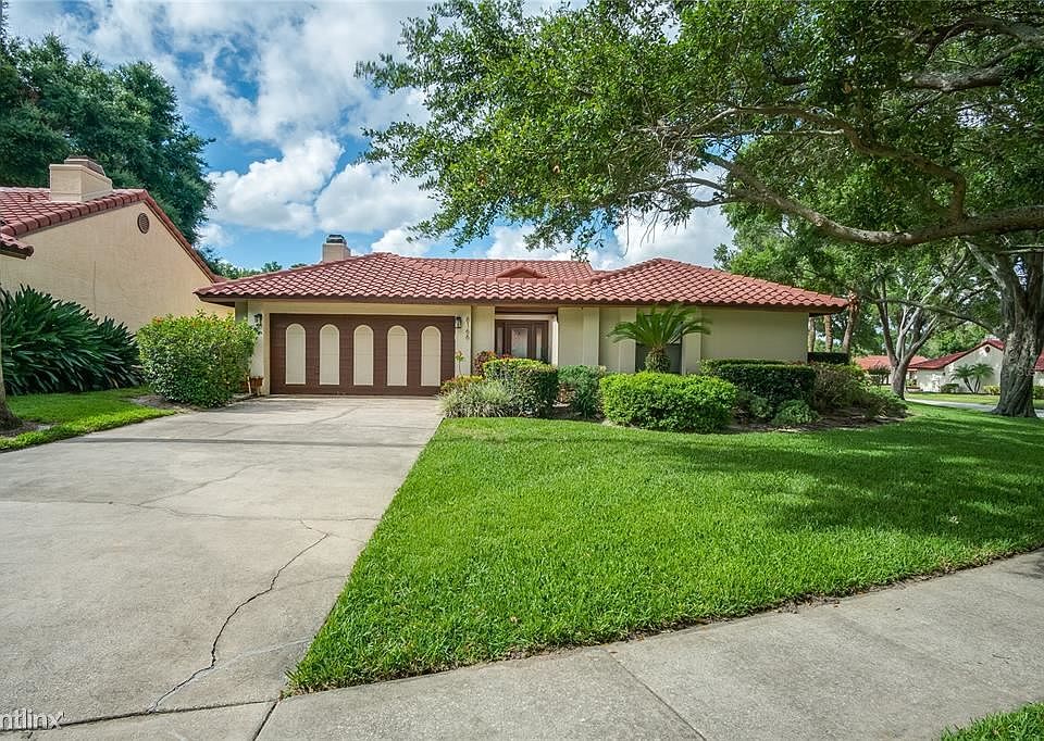 1st image of 8166R Villa Dr