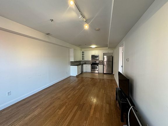 3rd image of 4401 Park Ave APT 2C
