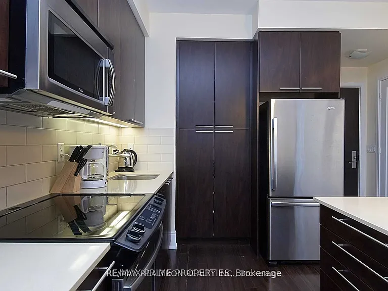 70 Roehampton Ave #1319 — Photo 18