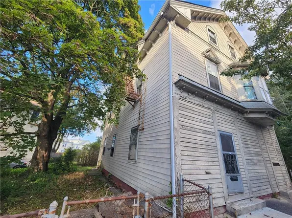 873 Douglas Ave, Providence, RI 02908