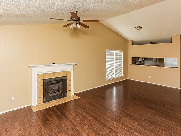 4th image of 1526 Chapman St