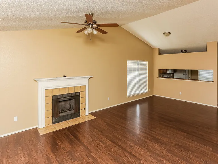 1526 Chapman St — Photo 4