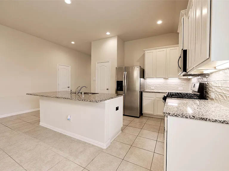 604 Linnwood Dr W — Photo 16