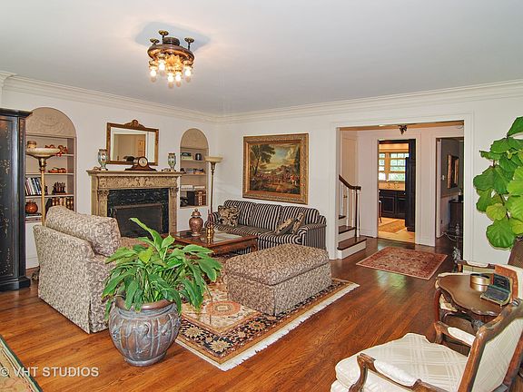4th image of 842 N Elmwood Ave