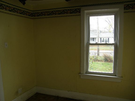 3rd image of 1221 Vine St