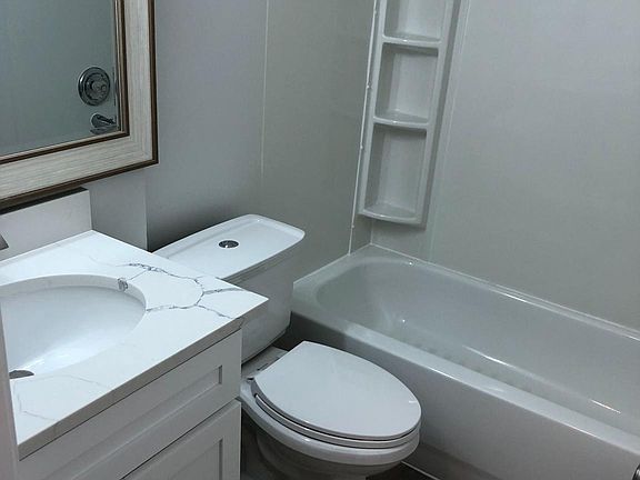 5th image of 3987 Hartlake St