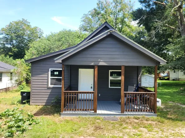 2 Smith Rd, Newnan, GA 30263